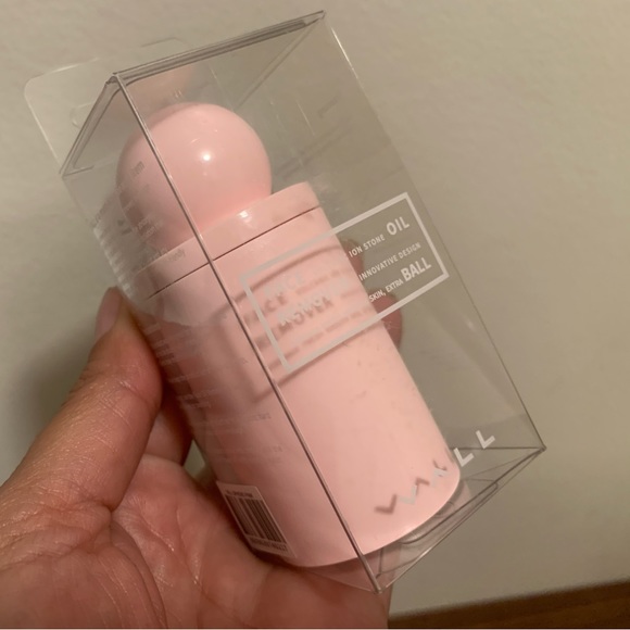 VALL Oil-Absorbing Volcanic Face Roller face oil remover - Picture 7 of 9